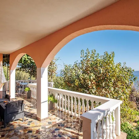 Seaview House - Magdalena - Leana - Happy