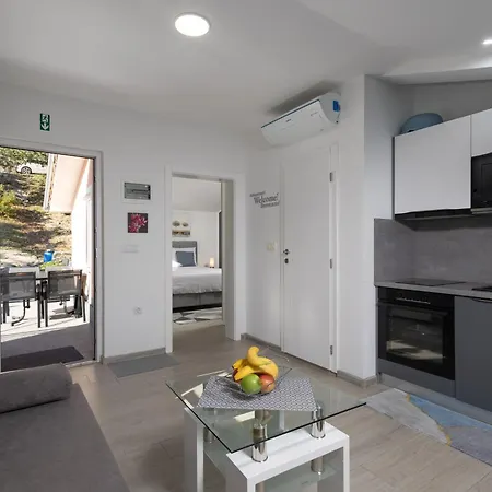 Seaview House - Magdalena - Leana - Happy *