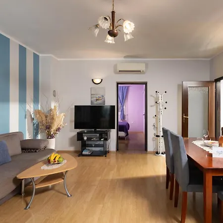 Seaview House - Magdalena - Leana - Happy *
