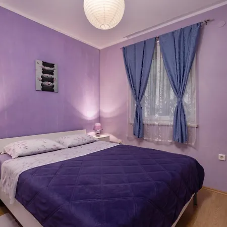 Seaview House - Magdalena - Leana - Happy * Plomin
