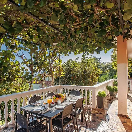 Seaview House * Plomin